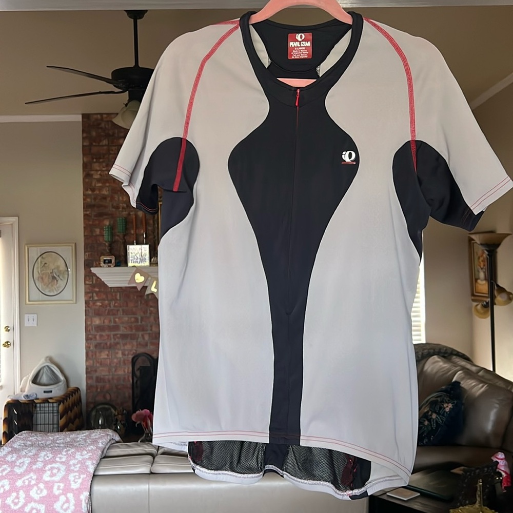 Men’s Pearl Izumi biking shirt size XL